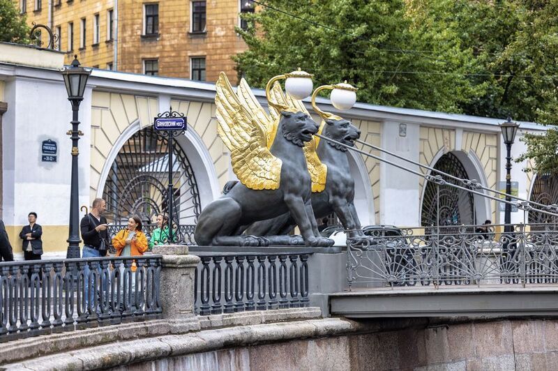 Грифоны Банковского моста через канал Грибоедова_Санкт-Петербургphoto preview