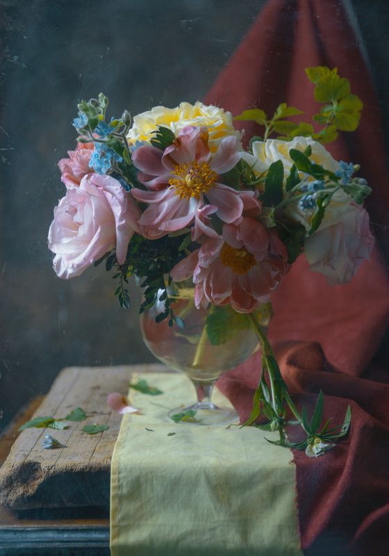 Roses and peoniesphoto preview