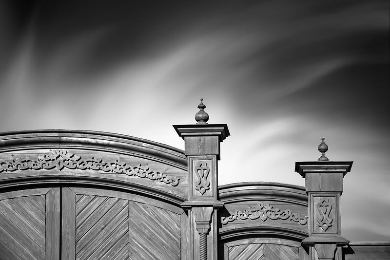 чб, черно-белое, город, ворота, деревянные, архитектура, зодчество, красноярск, история, дым Воротаphoto preview