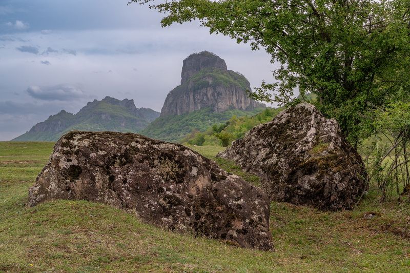 горы, шоана, карачаево-черкесия  камни, деревья, кавказ ВИД НА ГОРУ ШОАНАphoto preview