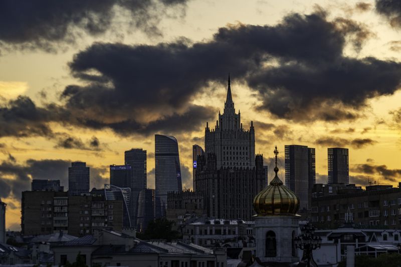 Москва, Патриарший мост. Храм Христа Спасителя, Москва-Сити, закат,  Московский закат фото превью