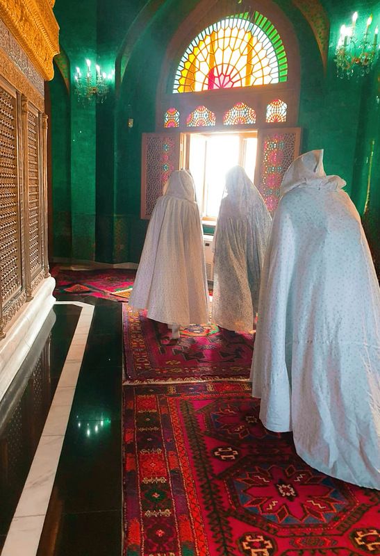 Women in the synagoguephoto preview