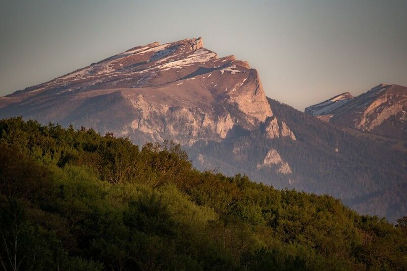 Большой Тхач на закатеphoto preview