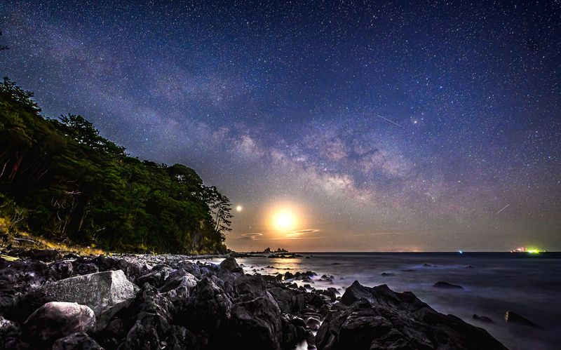 starry,Milkyway,moon, waning crescent moon nightphoto preview