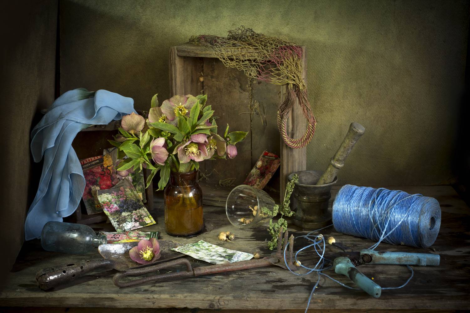 "Во саду ли в огороде". Автор: Зимина Лионелла весна, садовые принадлежности, морозник, секатор, Зимина Лионелла