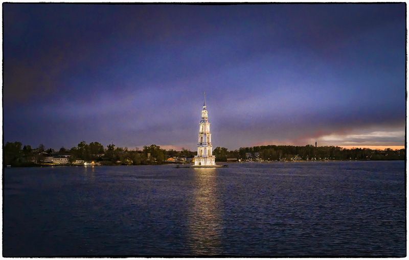 Калязин на Волге. Колокольня затонувшего собораphoto preview