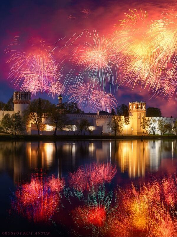 Салют, Москва, День победы, прездник, 9 мая, Новодевичий Салют над Москвой. Вид от Новодевичьего монастыря.photo preview