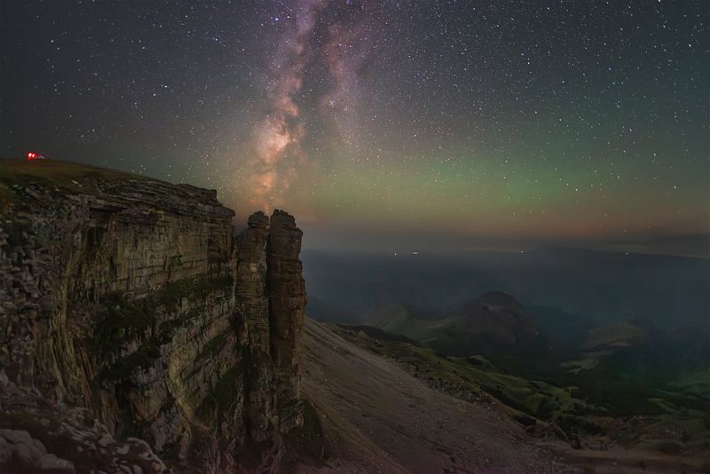 астрофото, астрофотография, ночь, астрономия, астропейзаж, кавказ, млечный путь, звезды, ночное небо, night, nightphotography, stars, milkyway, longexposure Два монахаphoto preview