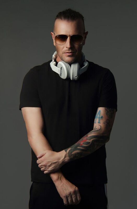 D J  R O B B I Ephoto preview