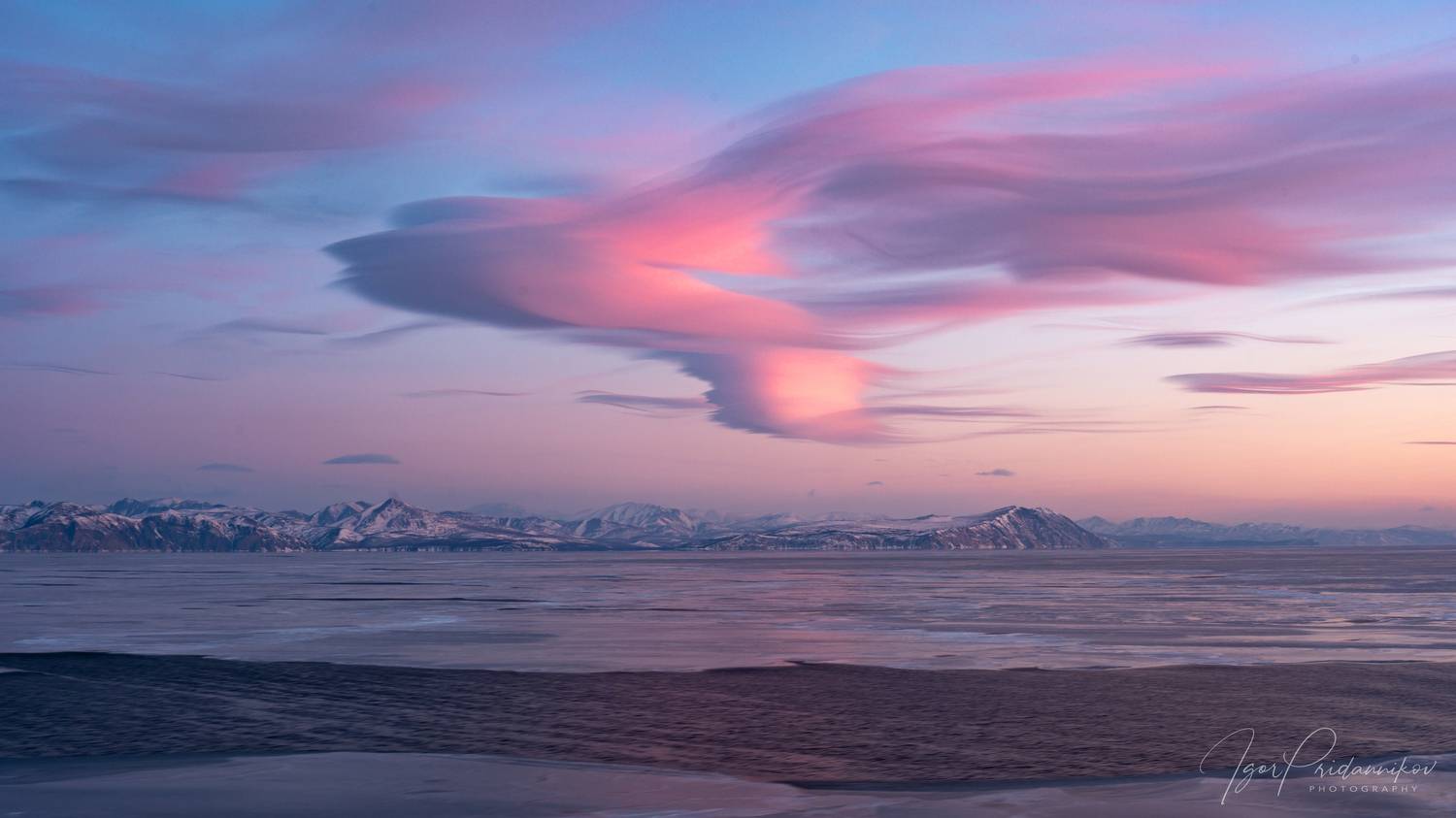 море, скалы, облака, лед,  восток, Игорь Приданников