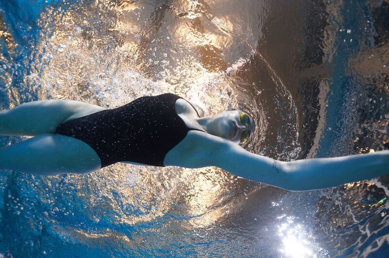 #подводнаясъемка #спорт #плаванье #фридайвинг #бассейн #дайвинг #движение photo preview