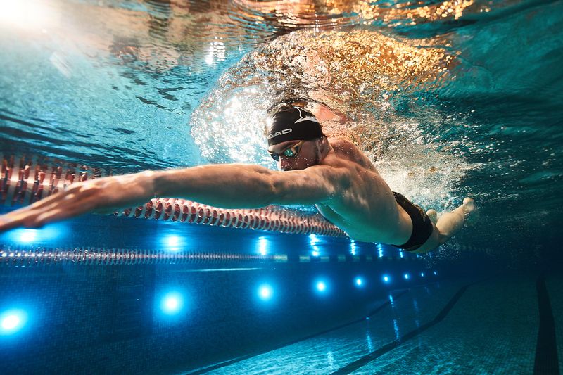 #подводнаясъемка #спорт #плаванье #фридайвинг #бассейн #дайвинг #движение photo preview