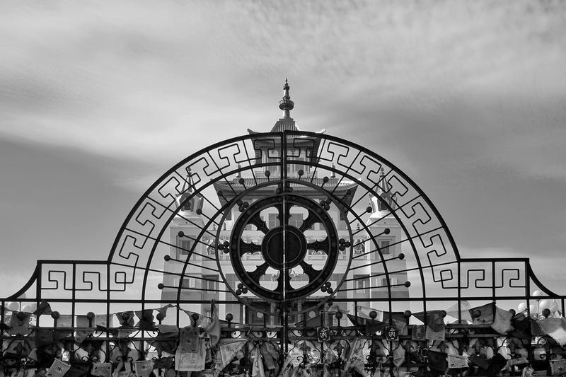 храм, ворота, геометрия Геометрия перед духовным фото превью