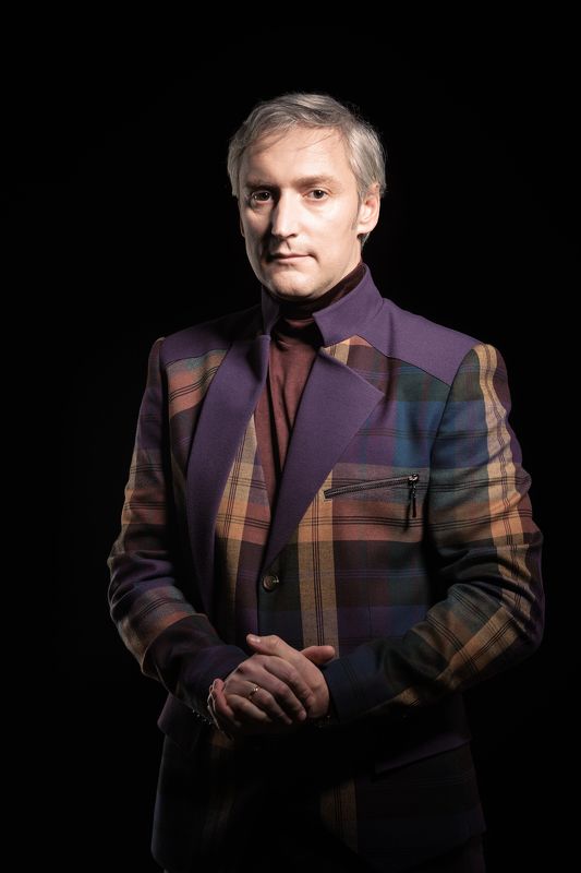 мужчина, портрет Серьезный человекphoto preview