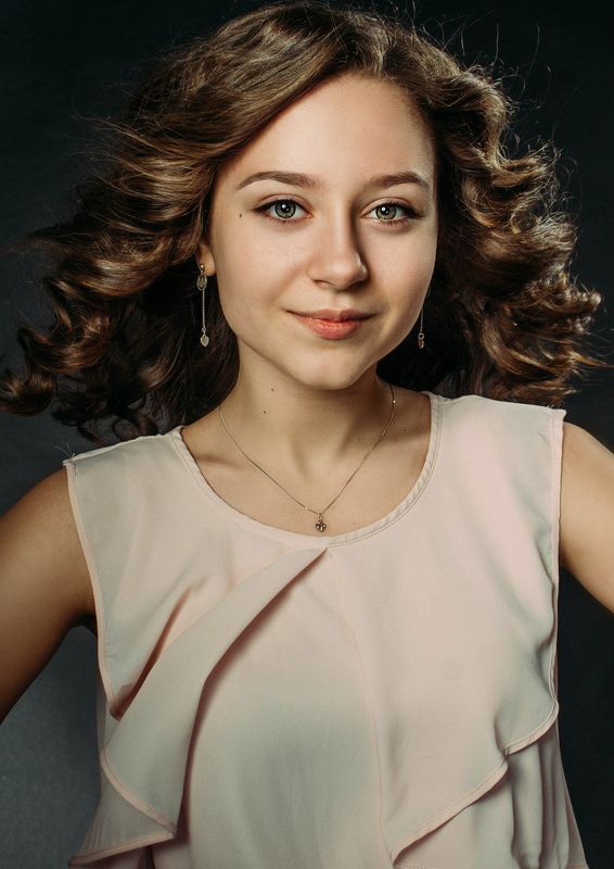 портрет Полинаphoto preview