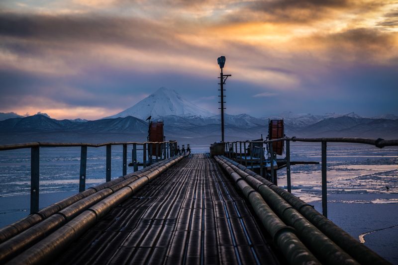 Вулкан, Закат, Зима, Камчатка, Петропавловск-камчатский Причалphoto preview