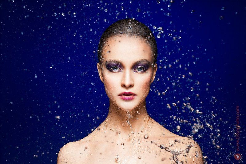 Портрет, девушка, лицо, взгляд, вода, брызги, студия, макияж Королева брызгphoto preview