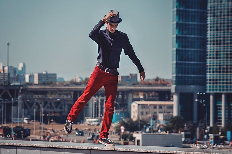 moscow, man, lad, young, city, urban, portrait, face, close up, red, black Dancing on the edgephoto preview