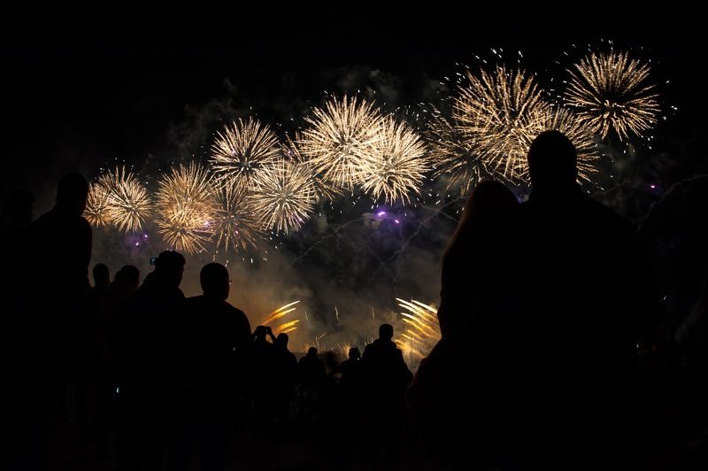 салют, зрители, круг света, fireworks, circle of light Салют photo preview