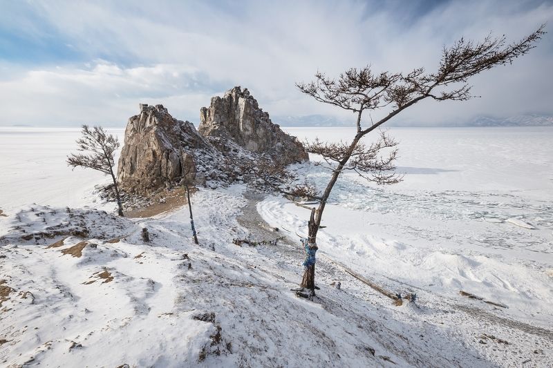 Бурхан, Шаманка, лед,Байкал, Малое Море Шаманка в белом фото превью