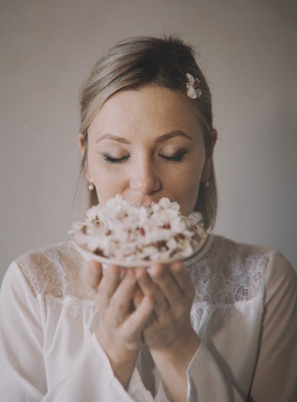 портрет, красота, девушка, женщина, нежность, весна, цвет, цветы, матовое, аналоговое, эмоции, эмоциональное, белое, мечтательное, винтажная оптика, helios 40-2, гелиос 40-2, керчь, крым, россия Однажды в цветущем апреле.photo preview