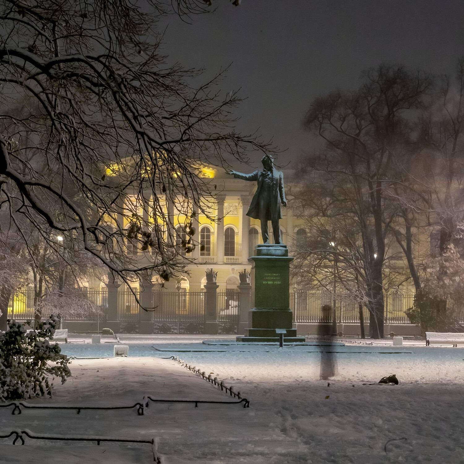 "На фоне Пушкина снимается семейство".... Автор: Yuri Ovchinnikov , Yuri Ovchinnikov
