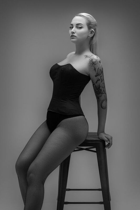 Boudoir - Black & White - Vikaphoto preview