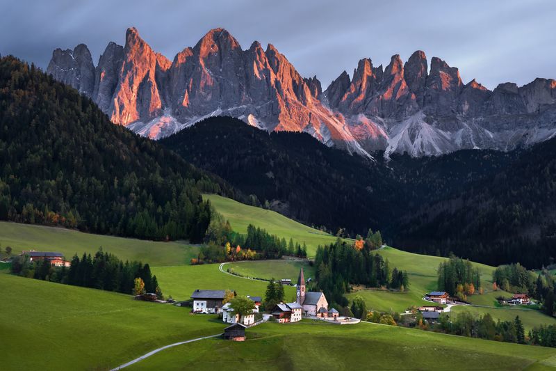 Классический вид на деревню Санкт Маддаленаphoto preview