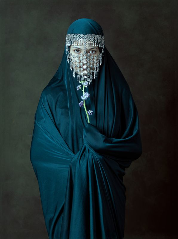 Портрет с веточкойphoto preview