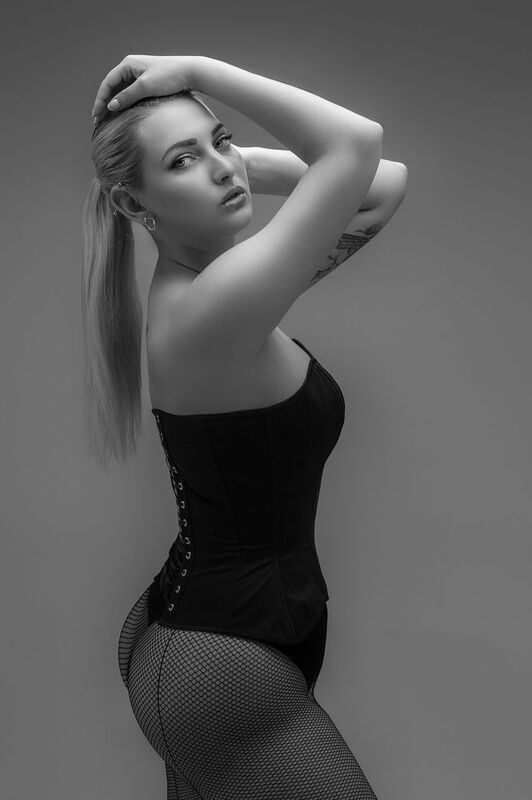 Boudoir - Black & White - Vikaphoto preview