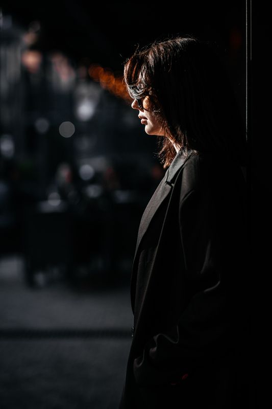 молодая девушка, городской стиль, дворы, на открытом воздухе Ладаphoto preview