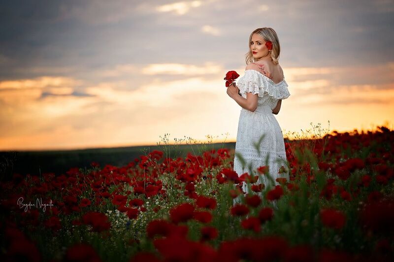 portrait, woman, studio, girl, beuty, model, outdoor, poppies Between-Petalsphoto preview