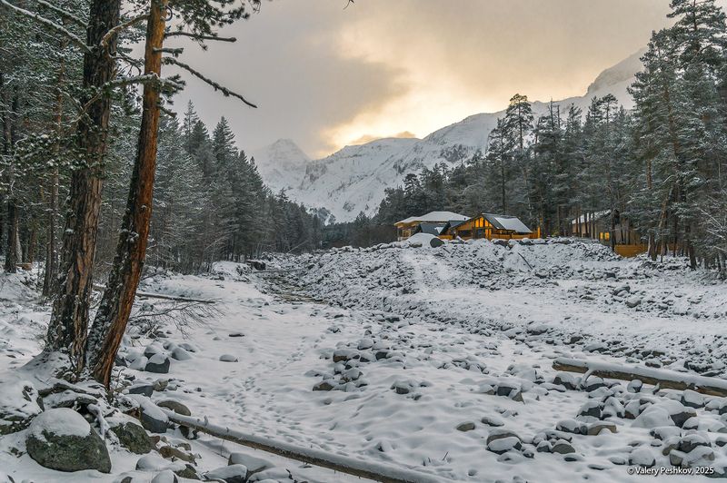 приэльбрусье, баксан, сосны, склоны, снег, иней, апрель, кабардино-балкария Прогулка по берегам Баксанаphoto preview