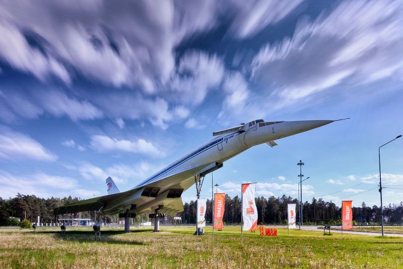 самолет, небо Самолет-памятник и 9-е мая фото превью