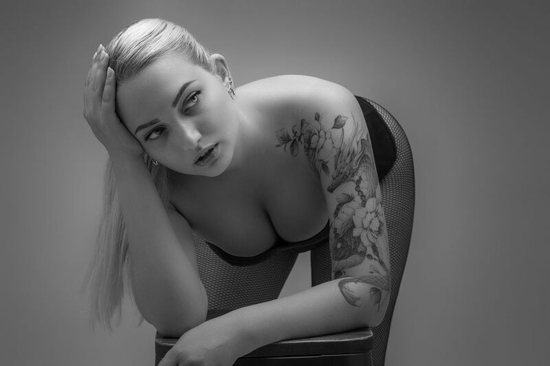 Boudoir - Black & White - Vikaphoto preview