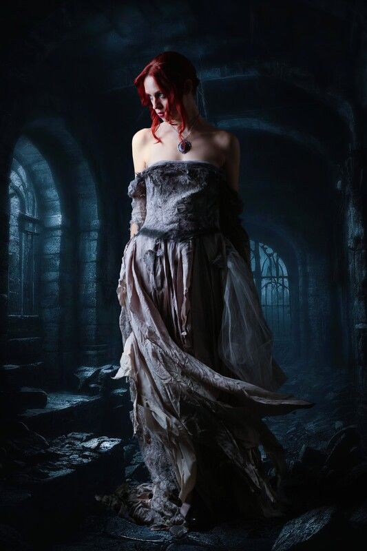 девушка, замок ****photo preview