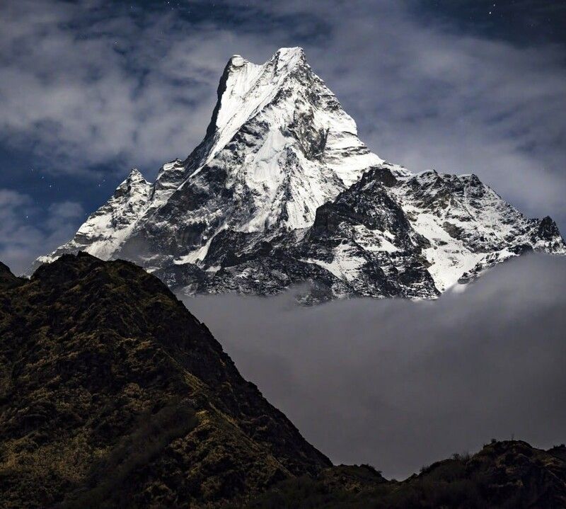 Парящий пик Мачапучаре.photo preview