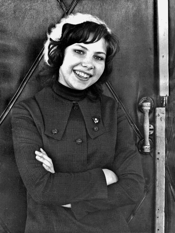 девушка, портрет, комсомолка, чб, мончегорск, апатиты Нежность и отзывчивость. 1980-е фото превью