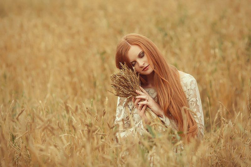 девушка,поле,осень в полеphoto preview