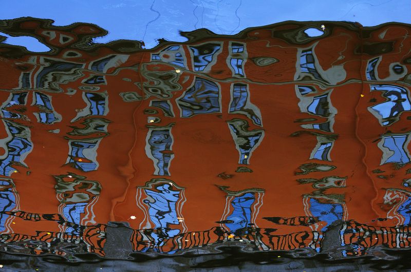 Питер, дом, вода, отражение, абстрактное Crazy housephoto preview