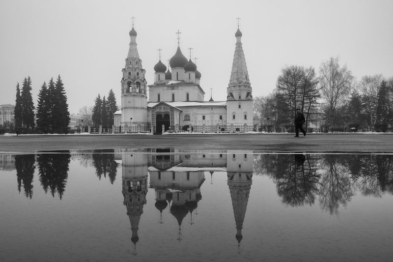 ярославль город туман утро снег лужи весна беседка храм площадь набережная Из тумана идущий, в туман уходящий.photo preview