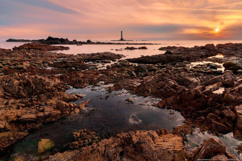 Маяк, Кап де ла Аг, Нормандия, Франция, скалы, камни, закат, море, океан, романов Маяк на Кап де ла Агphoto preview