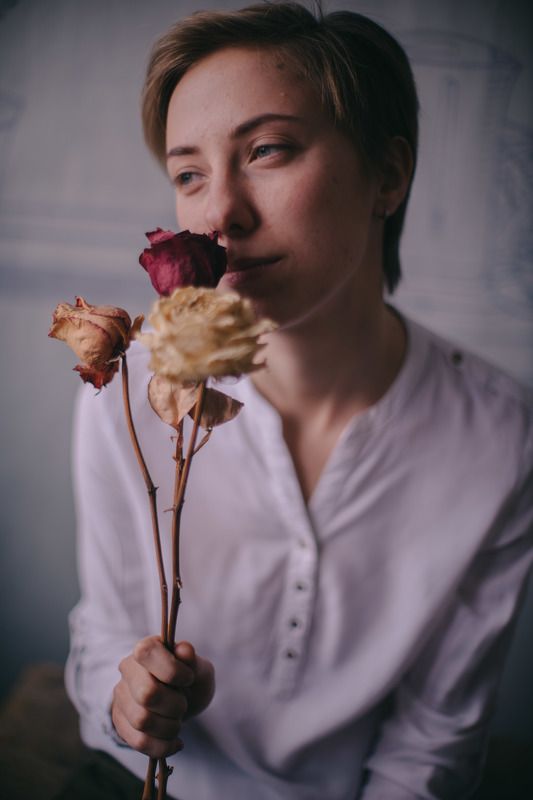 девушка цаветок цветы цифра никон nikon d800 50мм портрет окно свет композиция  Таняphoto preview