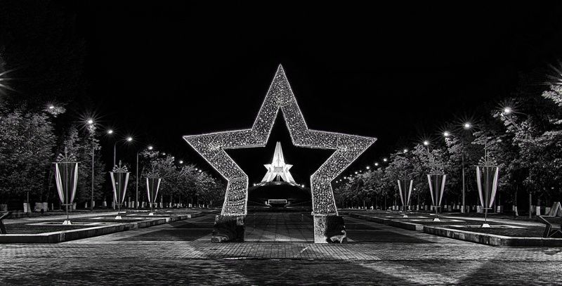 Курган Бессмертия. Ночной Брянск фото превью