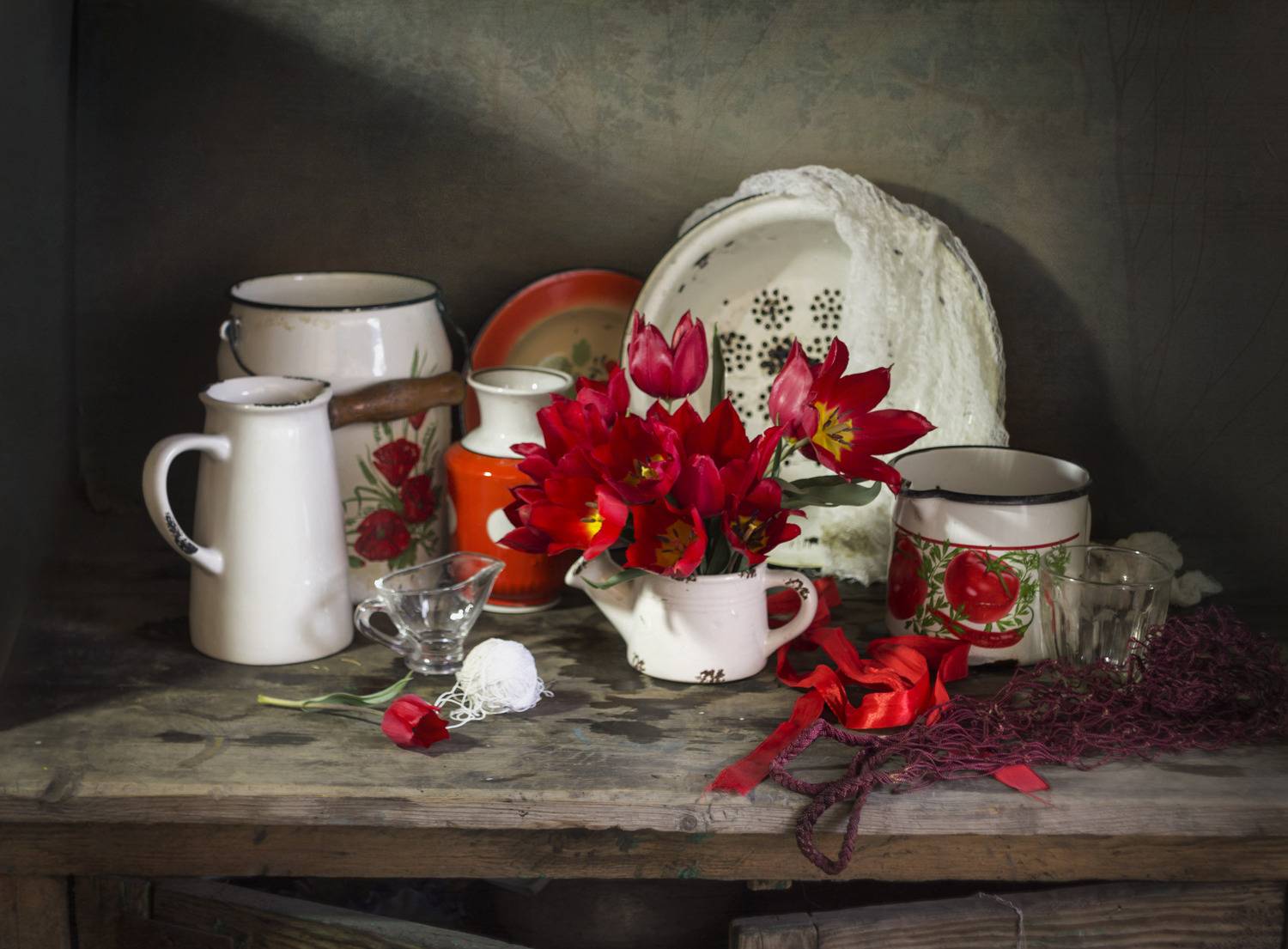 Красные. Автор: Зимина Лионелла тюльпаны, весна, кувшин, Зимина Лионелла