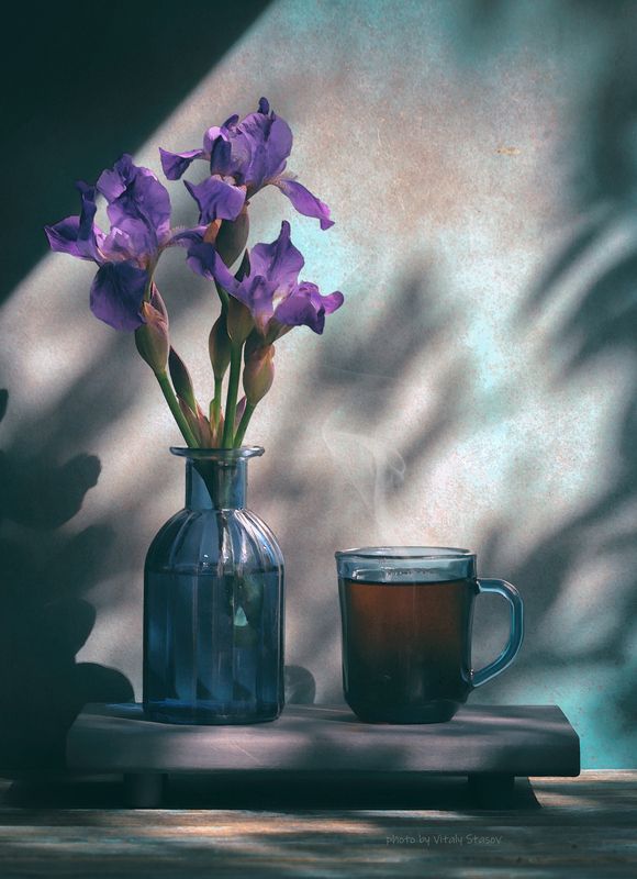 цветы, кофе, натюрморт, напиток, аромат, вкусно, flowers, coffee, still life, drink, aroma, delicious, bouquet , flowers Синие ирисы и чашка чаяphoto preview
