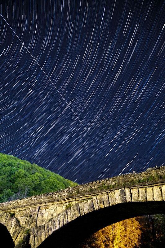 ночь, звездные треки Ночной мост. Республика Адыгея.photo preview