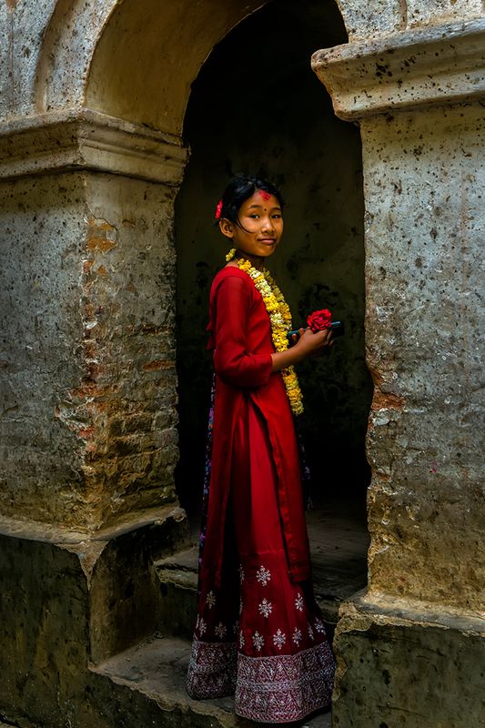 Девушка с розойphoto preview