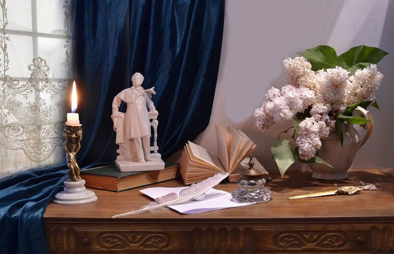 still life, натюрморт, цветы, фото натюрморт, день рождения а.с.пушкина, сирень, фарфор, настроение, статуэтка пушкина, свеча, подсвечник, книги, перо, 6 июня, лето, июнь, чернильница С днём рождения, Александр Сергеевич!photo preview