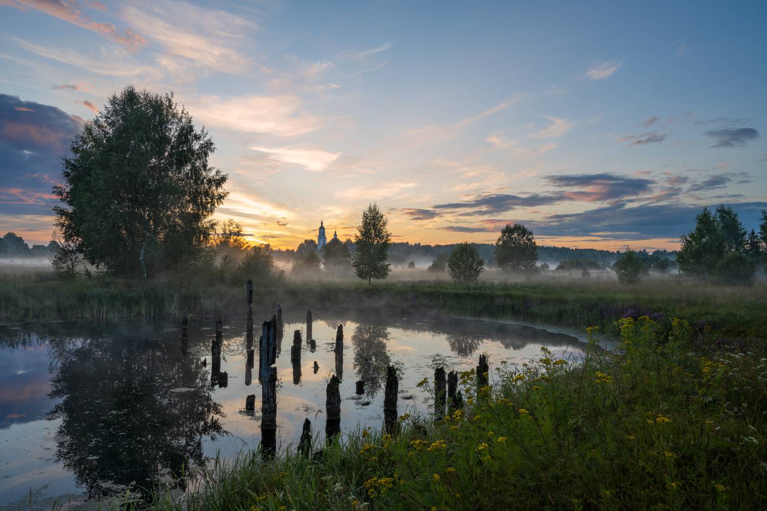 лето,вечер,закат,туман,медное озеро,храм,небо,облака,краски, Виталий Полуэктов